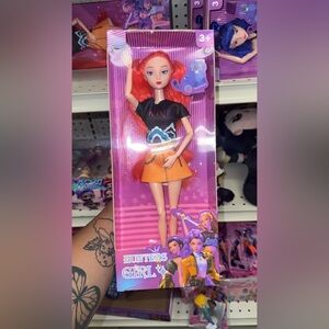 Kpop hunter doll  Mira